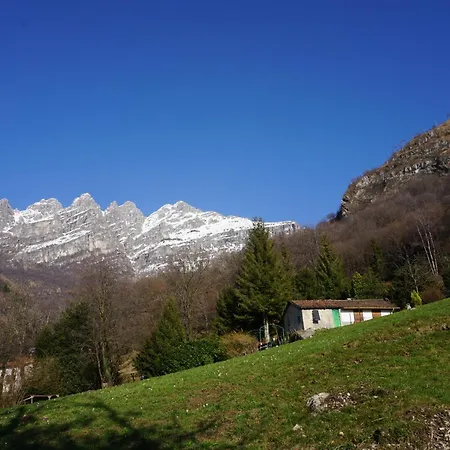 Appartement Haven, Cosy Just Steps From Lake, Newly-renovated!