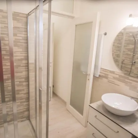 Haven, Cosy Just Steps From Lake, Newly-renovated! Appartement Lecco