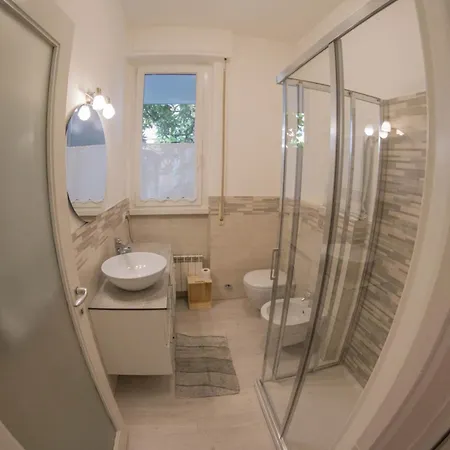 Haven, Cosy Just Steps From Lake, Newly-renovated! Appartement Lecco